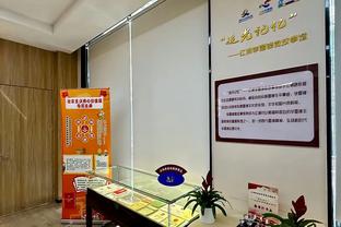 轻松控场！哈登半场仅出手4次得到8分 写意送出7次助攻